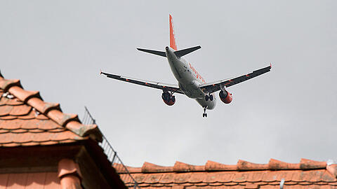 Kein Eröffnungsterminen für den Hauptstadtflughafen, aber immerhin hat der Lärmschutz Bestand.