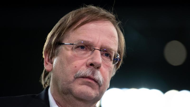 Rainer Koch stellt klar: Die Satzung des DFB erlaubt einen nicht ehrenamtlichen Präisdenten. Rainer Koch stellt klar: Die Satzung des DFB erlaubt einen nicht ehrenamtlichen Präisdenten.