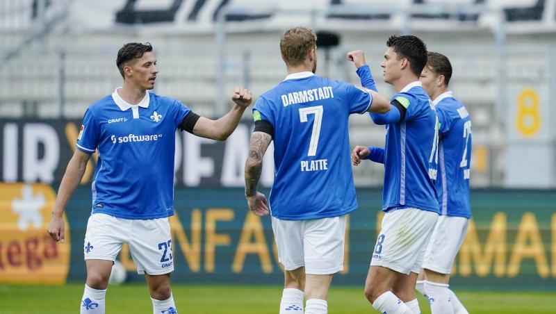 Darmstadt 98 setzte sich daheim gegen den FC St. Pauli durch. Darmstadt 98 setzte sich daheim gegen den FC St. Pauli durch.