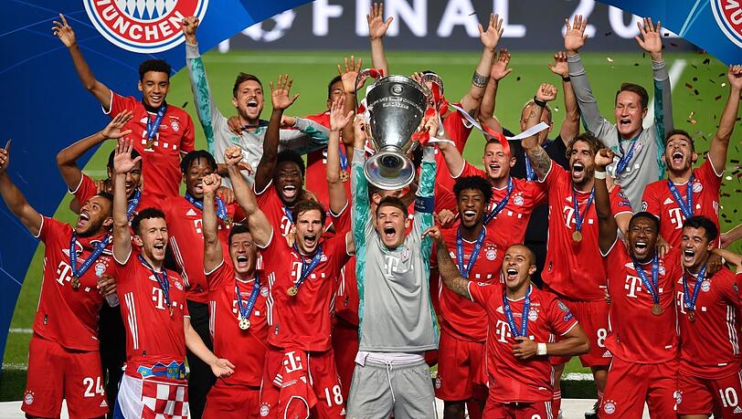 Die goldene Krönung: Der FC Bayern um Kapitän Manuel Neuer (mit Pokal) setzt sich im Finale der Champions League gegen Paris durch und macht so das Triple - das zweite der Klub-Geschichte - perfekt.