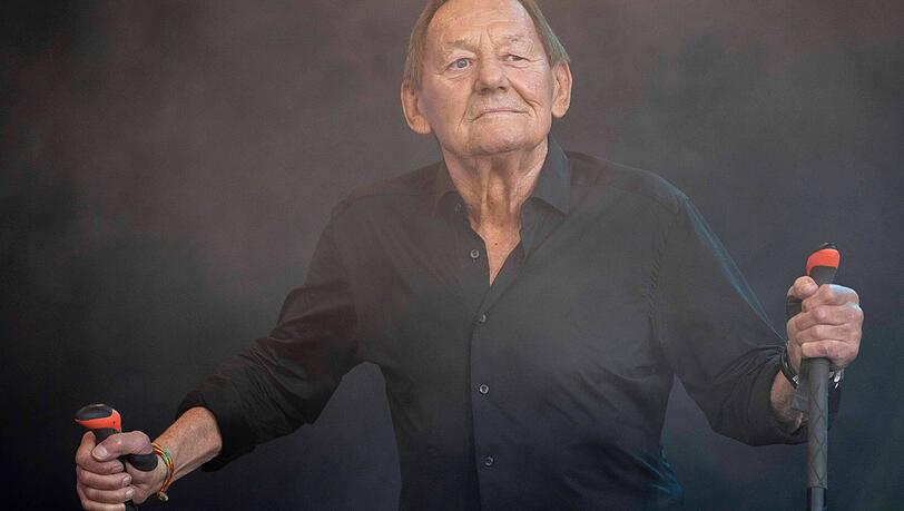 Trotz seines hohen Alters steht Wolfgang Ambros noch regelmäßig auf der Bühne – wie hier in Wien beim Donauinselfest im vergangenen Jahr.