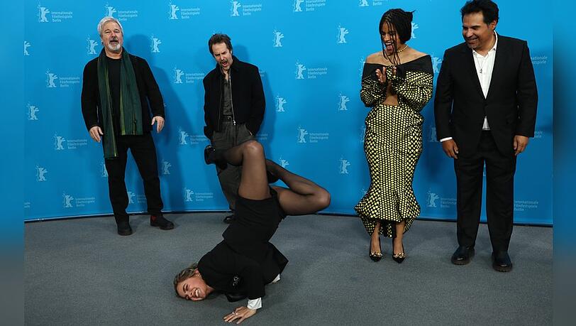 Diese Moves hat nicht mal Jagger: US-Star Haley Lu Richardson auf der Berlinale.