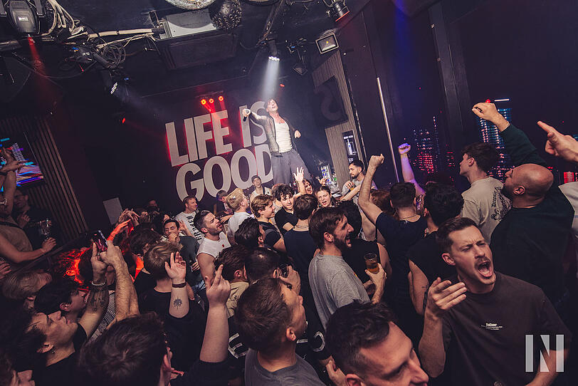 Markus Wittig heizt seinem Publikum auch gerne selbst im NY Club ein.