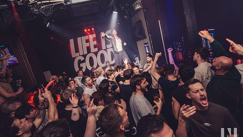 Markus Wittig heizt seinem Publikum auch gerne selbst im NY Club ein.