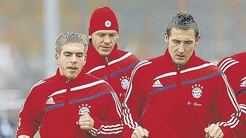 Wieder an Bord: Miroslav Klose (r.), hier bei einer Laufeinheit mit Philipp Lahm (l.).