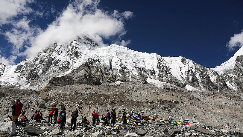 Bergsteiger im Basis Camp des Mount Everest. Es gab dieses Jahr bereits neun Tote Alpinisten. Bergsteiger im Basis Camp des Mount Everest. Es gab dieses Jahr bereits neun Tote Alpinisten.
