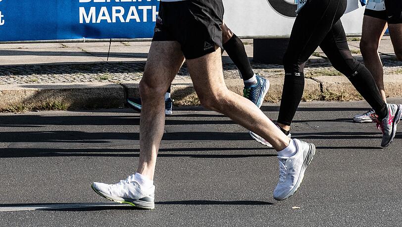 Marathon-Teilnehmer laufen eine Strecke von ca. 40 Kilometern. (Symbolbild) Marathon-Teilnehmer laufen eine Strecke von ca. 40 Kilometern. (Symbolbild)
