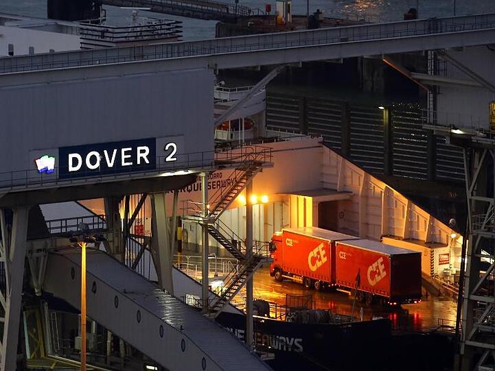 Fähre im Hafen von Dover: London und Brüssel haben nur bis Ende Dezember Zeit, um sich auf ein Freihandelsabkommen zu einigen.