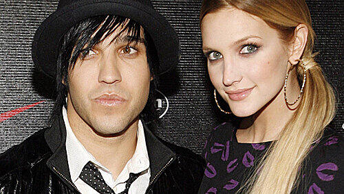 Ashlee Simpson und Freund Pete Wentz, letzterer ein Vertreter der neuen Jugendbewegung. Ashlee Simpson und Freund Pete Wentz, letzterer ein Vertreter der neuen Jugendbewegung.