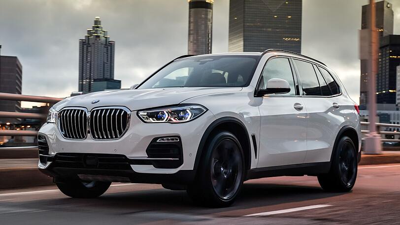 Geblähte Nüstern: Beim neuen BMW X5 schwillt der als Nieren bezeichnete Kühlergrill mächtig an.
