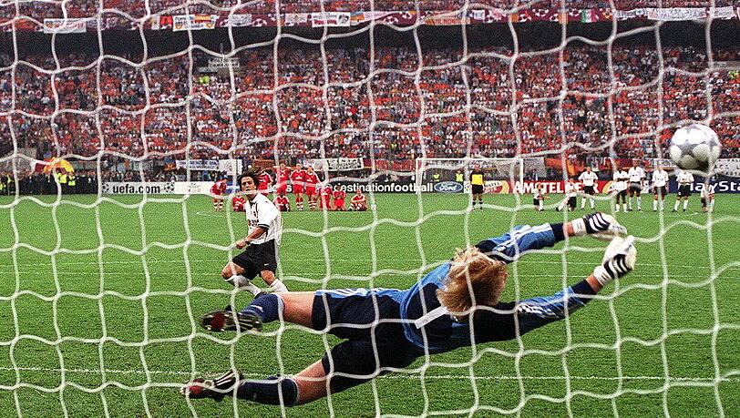 2001, Champions League, Finale; Bayern - Valencia 1:1, 5:4 i.E.: Valencia geht früh in Führung, Scholl vergurkt einen Elfer, Effenberg macht's besser... 2001, Champions League, Finale; Bayern - Valencia 1:1, 5:4 i.E.: Valencia geht früh in Führung, Scholl vergurkt einen Elfer, Effenberg macht's besser...