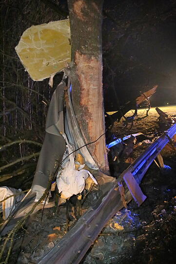 Auf der B12 im Landkreis Mühldrof hat sich am Montagmorgen ein schwerer Lkw-Unfall ereignet.
