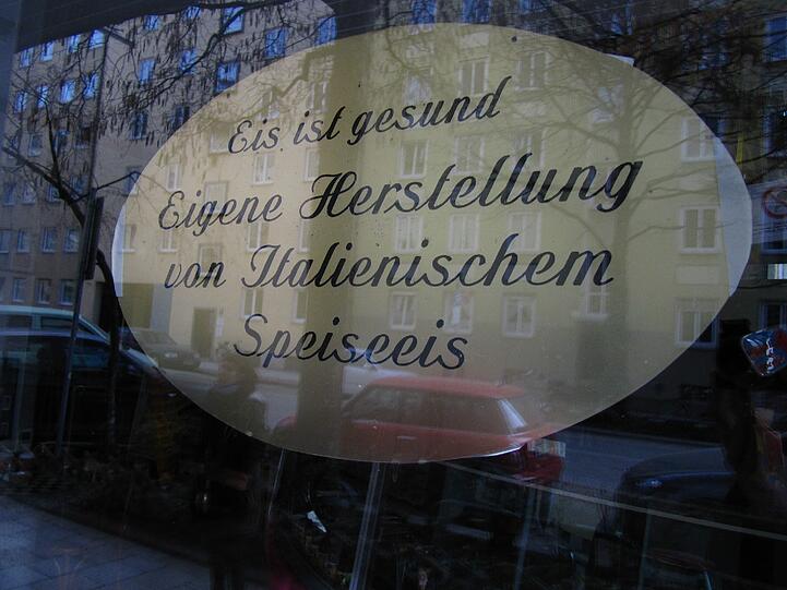 "Eis ist gesund"  - ein wahres Wort. In der Preysingstraße wird es außerdem hausgemacht.