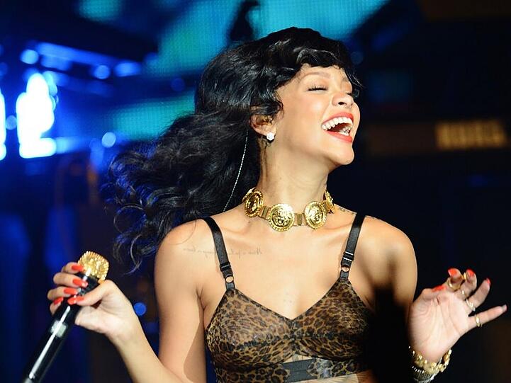 Rihanna während eines Auftritts in London