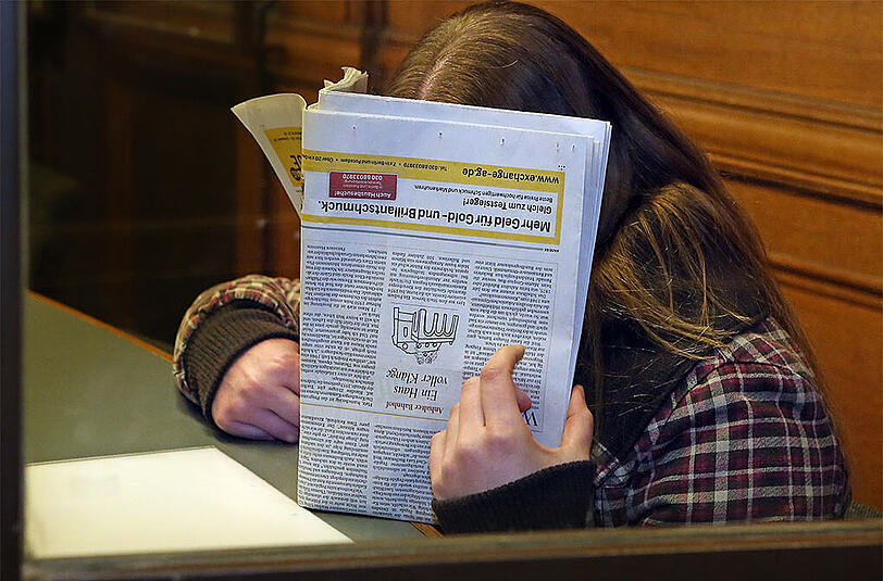 Das Gericht befand alle fünf Angeklagten für schuldig. Vier wurden zu einer lebenslangen Haftstrafe verurteilt, eine Person zu 14 Jahren und sechs Monaten.