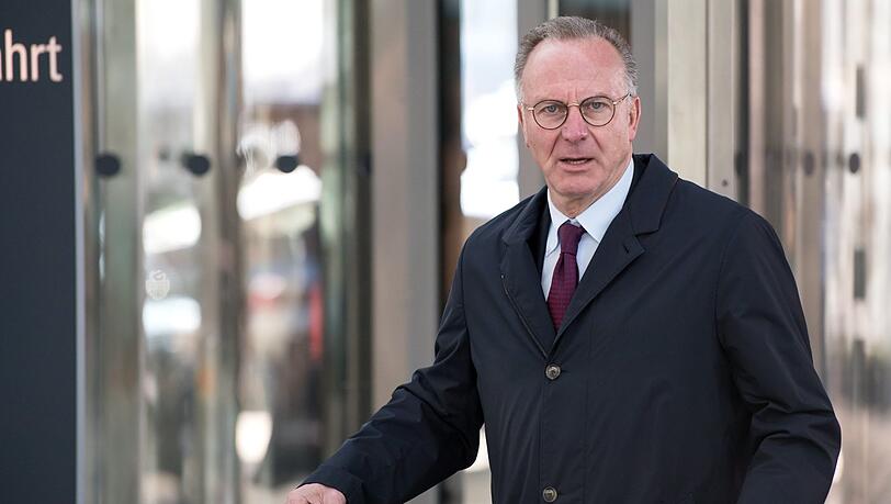 Karl-Heinz Rummenigge vor dem Abflug nach Sevilla. Karl-Heinz Rummenigge vor dem Abflug nach Sevilla.