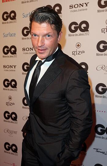 Zwar kein "Mann des Jahres"-Preisträger, aber macht auf dem roten Teppich trotzdem eine super Figur: Schauspieler Hardy Krüger jr. bei der GQ-Gala in Berlin.