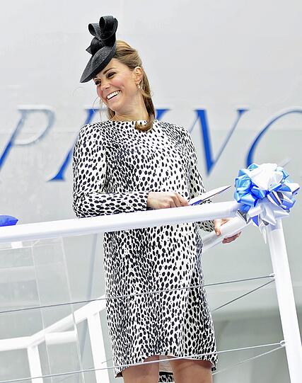 Die hochschwangere Kate bei der Taufe des Kreuzfahrtschiffes "Royal Princess". Einen Monat später kam Prinz George zur Welt.