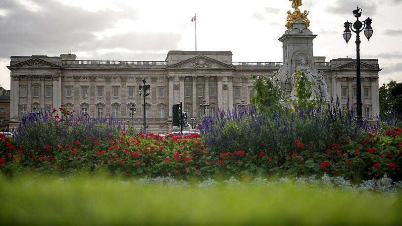 Der Buckingham-Palast ist die offizielle Residenz der Queen in London.