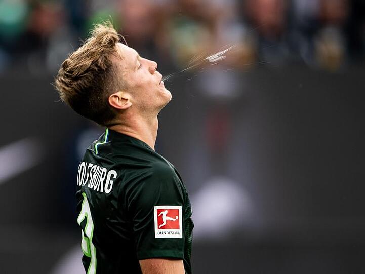Eine Unsitte bei Fußballprofis wurde zum Neustart gleich einkassiert: "Ausstoß von Speichel (Spucken) vermeiden" heißt es.
