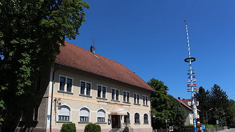 Links neben dem Gasthof findet sich das erste lauschige Plätzchen.