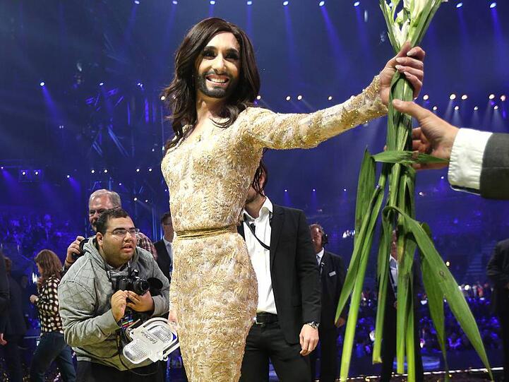 Conchita Wurst als strahlende Siegerin des ESC