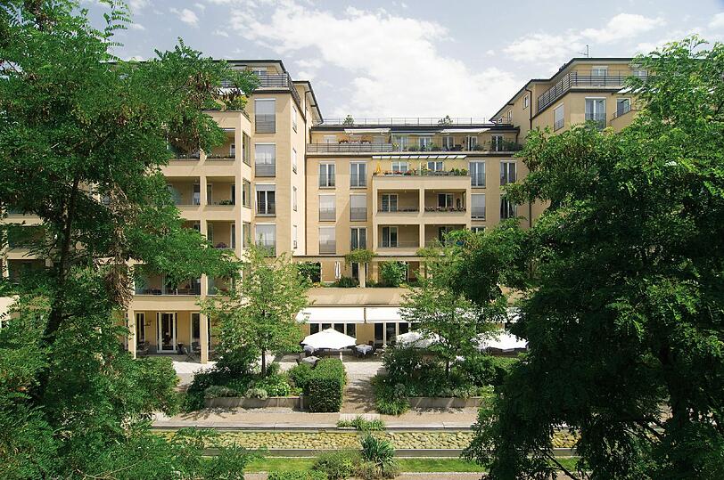 Idylle im Szeneviertel: Der Innenhof der Tertianum Residenz München, die im Glockenbach zwischen Klenze- und Jahnstraße liegt.