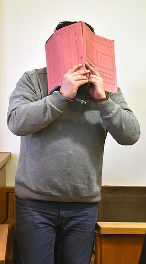 Der 38-Jährige ist bereits wegen des Todes von fünf Patienten zu lebenslanger Haft verurteilt worden.