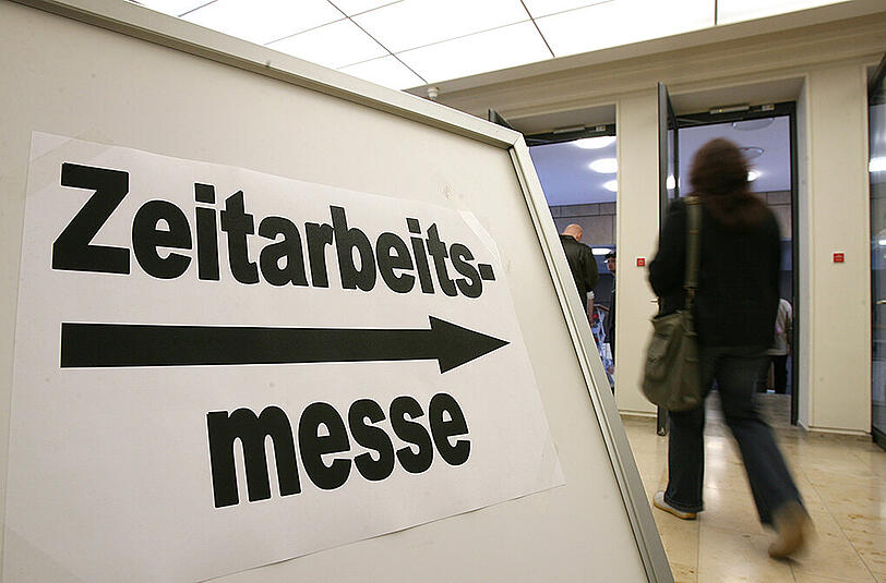 Die Zeitarbeitsbranche ist im Wandel: Unternehmen wie die Erfurter GeAT AG versuchen, Fachkräfte auch im Ausland mit guten Arbeitsbedingungen und fairen Löhnen zu gewinnen.