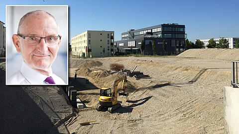 Gruben, Bagger, Baustellen: Auf 190 Hektar Fläche entstehen im neuen Stadtteil Freiham Wohnungen für 20 000 Menschen. Die größten Flächen dafür hat die Stadt schon in den 1960er Jahren angekauft. Kleines Bild: Kommunalreferent Axel Markwardt (SPD).