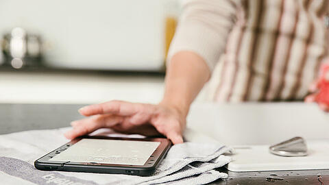 Das neueste Tolino-Modell, der E-Book-Reader Vision 2, ist nun auch wasserdicht