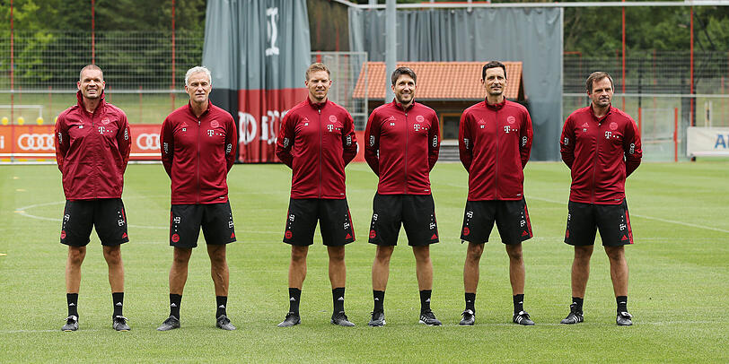 Das Trainerteam von Julian Nagelsmann: (v. l.) Prof. Dr. Holger Broich,Co-Trainer Xaver Zembrod, Chef-Trainer Julian Nagelsmann, Co-Trainer Benjamin Glück, Co-Trainer Dino Toppmöller und Torwart-Trainer Toni Tapalovic.