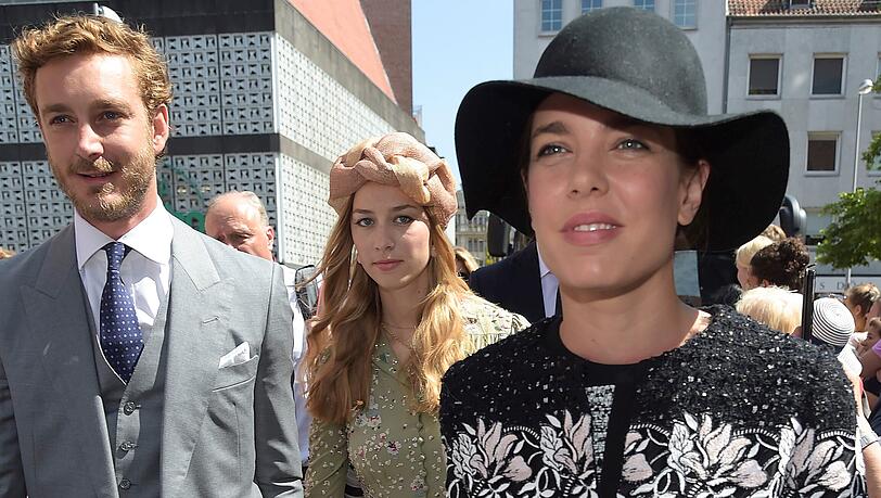 Pierre Casiraghi mit Frau Beatrice Borromeo und Schwester Charlotte Casiraghi. Pierre Casiraghi mit Frau Beatrice Borromeo und Schwester Charlotte Casiraghi.