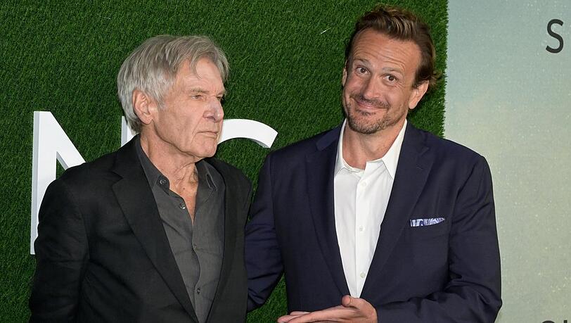 Harrison Ford (li.) und Jason Segel sind mit "Shrinking" erfolgreich. Harrison Ford (li.) und Jason Segel sind mit "Shrinking" erfolgreich.