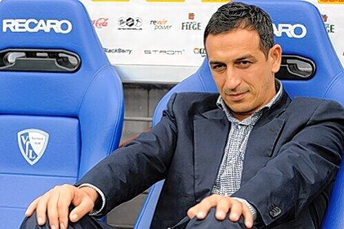 &bdquo;Augsburg kann ruhig glänzen, mir reicht ein Schweinesieg&ldquo;: Fürths Manager Rachid Azzouzi.