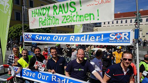 Das Bündnis "Save our Radler" demonstrierte gegen die Sperrung des Marienplatzes.