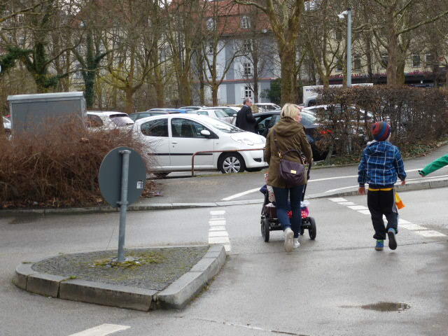 Wer hier über den Radweg geht, lebt jedoch gefährlich.