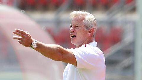 Jens Keller, Trainer von Nürnberg, reagiert an der Seitenlinie. Foto: Alexander Hassenstein/getty/Pool/dpa/Archivbild