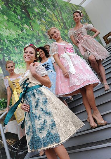 Alpenprinzessin-Dirndl: Bilder von der Präsentation auf der Wiesn.