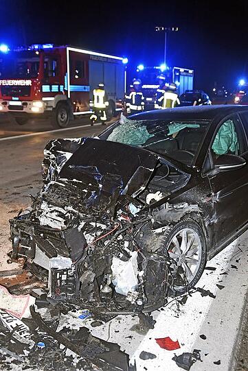 Auf der A8 bei Brunnthal kam es in der Nacht auf Samstag zu einem heftigen Unfall.