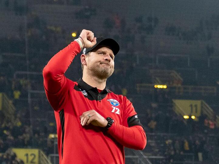 "Das ist für mich ein pures Glück. Glauben Sie mir: Ich freue mir den Arsch wund." Steffen Baumgart.