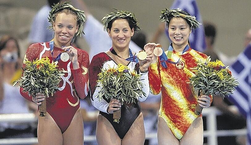 &bdquo;Irgendwann werde ich sie auswendig lernen&ldquo;: Dogonadze (Mitte) über die deutsche Hymne. Seit elf Jahren lebt sie in Deutschland, 2004 wurde sie Olympiasiegerin für ihre neue Heimat.