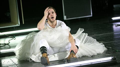 Szene aus &bdquo;Peer Gynt&ldquo;, inszeniert von Antú Romero Nunes.