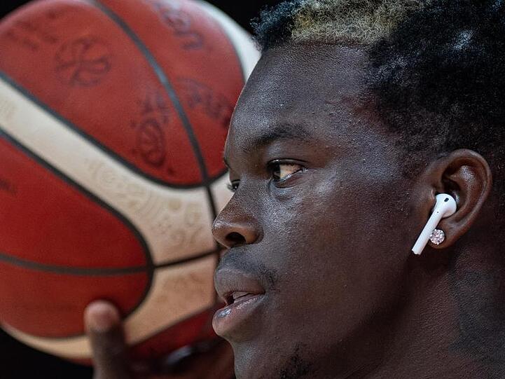 Dennis Schröder ist der Star der deutschen Basketballer.