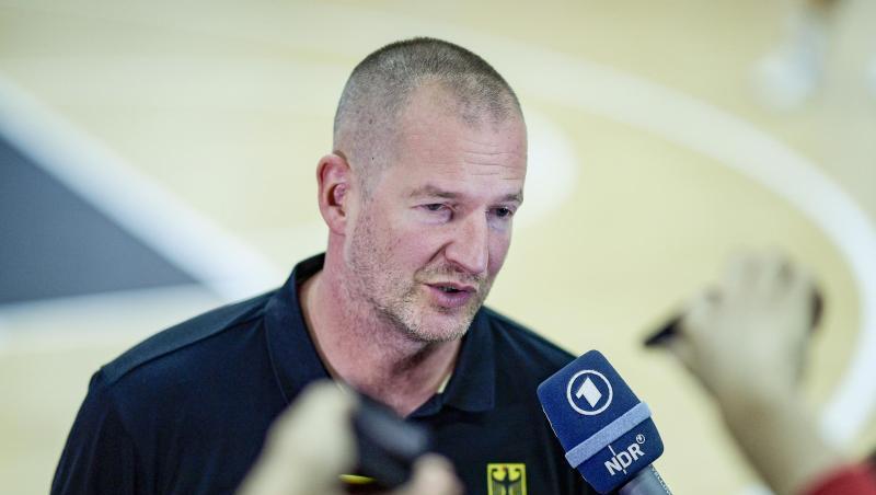Bundestrainer Henrik Rödl beantwortet beim Medientraining des DBB-Teams Fragen von Journalisten. Bundestrainer Henrik Rödl beantwortet beim Medientraining des DBB-Teams Fragen von Journalisten.