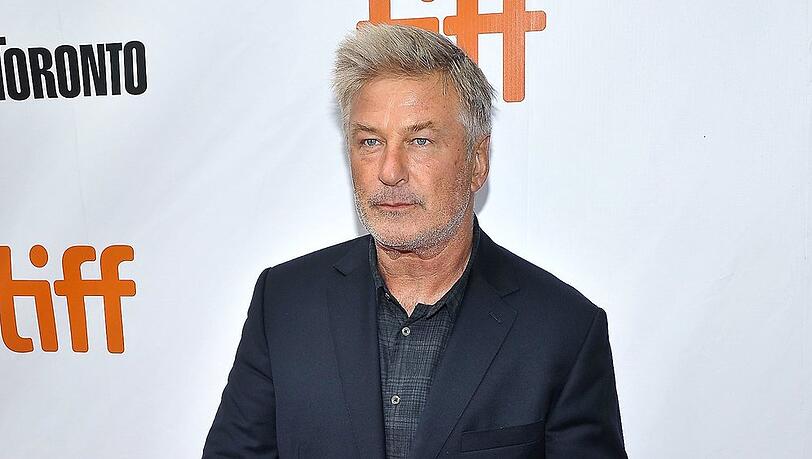 Alec Baldwin (Foto) hatte die Waffe in der Hand, die den tödlichen Schuss auf Halyna Hutchins abfeuerte.