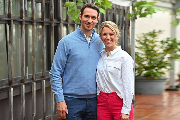 Felix und Miriam Neureuther finden, dass es mit Kindern auch mal etwas wilder zugehen darf. Felix und Miriam Neureuther finden, dass es mit Kindern auch mal etwas wilder zugehen darf.