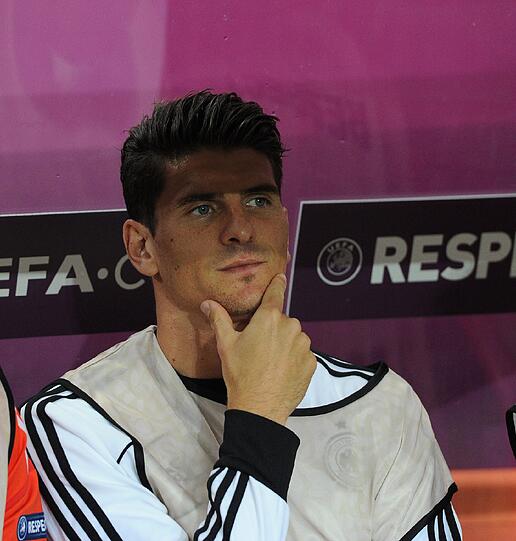 &bdquo;Wir haben viermal auf die Fresse gekriegt.&ldquo; (Torjäger Mario Gomez nach dem schmerzhaften 1:2 gegen Italien im Halbfinale der Fußball-EM. Mit dem FC Bayern hatte er in dieser
Saison dreimal knapp einen Titel verpasst)