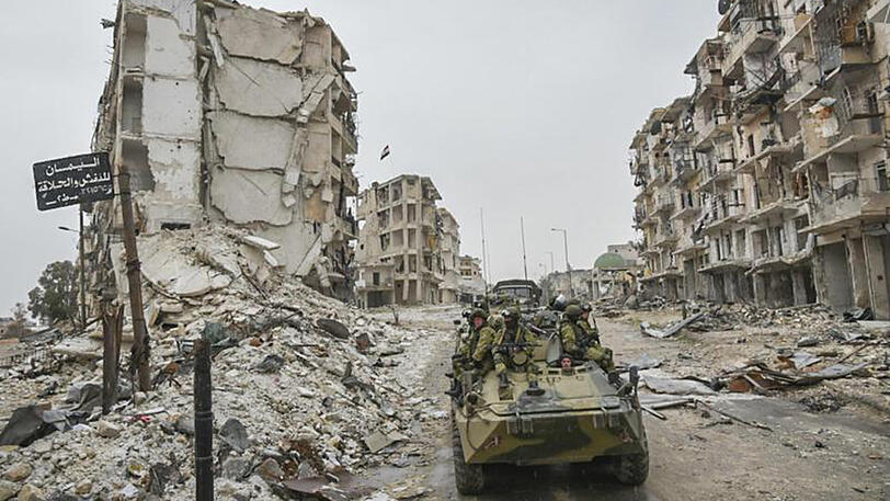 Das Handout des russischen Verteidigungsministeriums zeigt nach russischen Angaben Pioniere der russischen Armee in Aleppo.