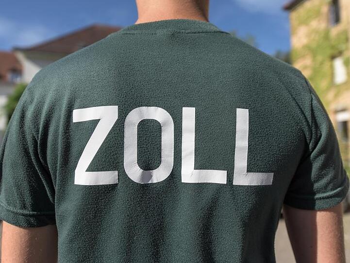 Ein Zollbeamter. Foto: Patrick Seeger/Archivbild